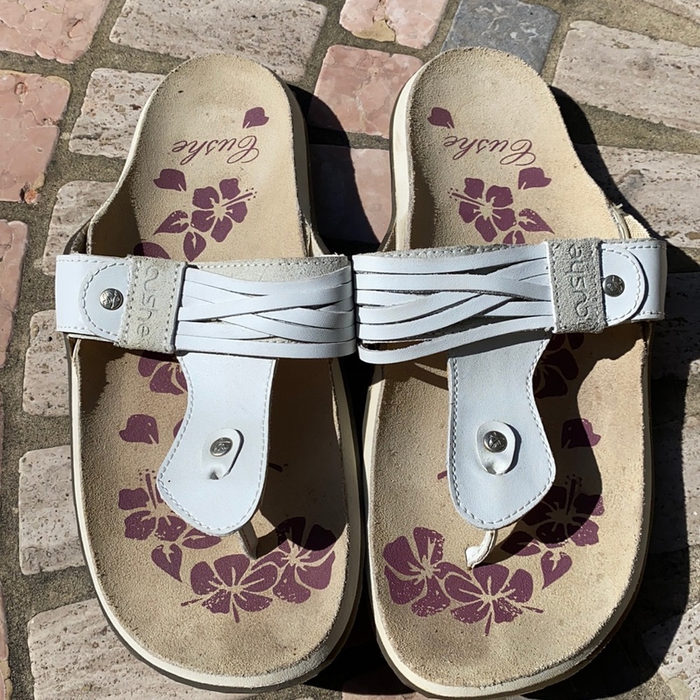 ☀️HP☀️Cushe sandals woman’s 9